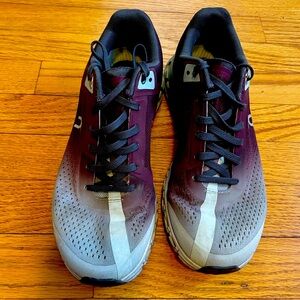 On Cloud sneakers. Used but good condition.